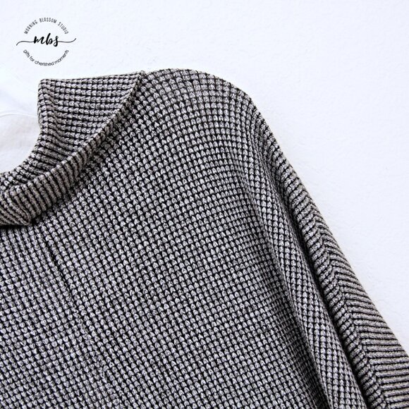 NWT Korye Cowl Neck Dolman Sleeves Oversized Sweater Black White Women L - Picture 5 of 9